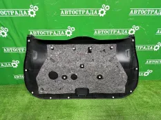 Обшивка крышки багажника Toyota NOAH VOXY ESQUIRE 2014-2021 6775028160