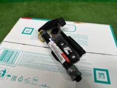 Пиропатрон капота Lexus is 2013-2020 5346053020, правый