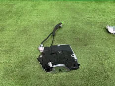 Замок боковой двери Lexus NX 2021-2026 6904078080, передний левый