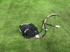 Замок боковой двери Lexus RX 2022-2026 6905078040, задний правый