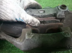 Суппорта Toyota CELSIOR 4775050121, передняя
