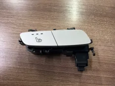 Кнопка обогрева сидений Mercedes A2139050204