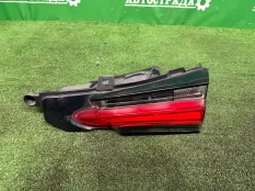 Фонарь в крышку багажника Lexus NX 2014-2017 8158178020, правый