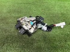 Замок багажника Toyota Highlander 2013-2019 693500E100 U50