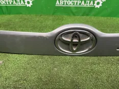 Накладка двери багажника Toyota Highlander 2013-2019 768010E250 U50
