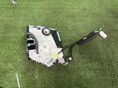 Замок боковой двери Lexus NX 2021-2026 6904078080, передний левый