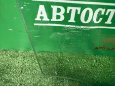 Стекло двери Lexus GS 2012-2018 6810130830, переднее правое