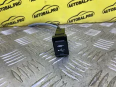 Разъем AUX / USB Toyota Rav 4 (CA40) (2012-2019) 2013 8619042040 2.2 D 2ADFTV