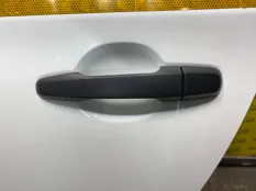 Ручка двери наружная задняя левая Mitsubishi L200 (2015-2022) 2019 5716A587 ПИКАП 2.2 D 4N14