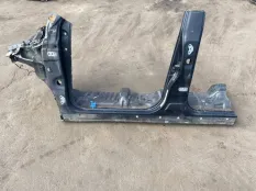 Порог левый Toyota Land Cruiser 200 (2008-2021) 2010 6131260240 4.5 D 1VDFTV