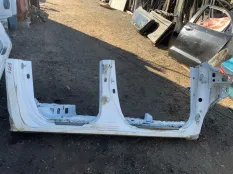 Порог правый Toyota Hilux (2015-2021) 2017 61303KK010 ПИКАП 2.4 D 2GDFTV