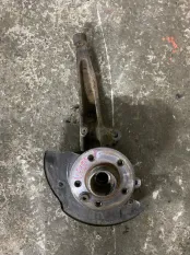 Кулак поворотный левый Volkswagen Amarok (2010-2016) 2010 2H0407257D ПИКАП 2.0 D CDCA