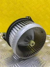 Моторчик печки Toyota Hilux (2005-2015) 2013 871030K200 2.5 D 2KDFTV