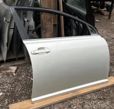 Дверь передняя правая Toyota Avensis II 2003-2008 2004 2.0 I