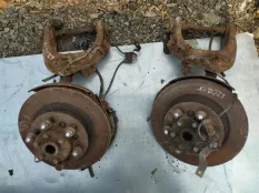 Кулак поворотный правый Mitsubishi L200 (1996-2006) 2003 2.5 D 4D56
