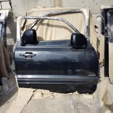 Дверь передняя правая Mitsubishi Pajero III (1999-2006) 2005 3.5 I 6G74