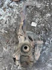 Кулак поворотный левый Toyota Tundra II (2006-2022) 2011 5.7 I 3URFE