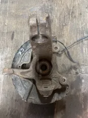 Кулак поворотный левый Land Rover Freelander II (2006-2014) 2013 2.2 D 224DT