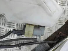 Насос (моторчик) омывателя стекла Nissan Navara (D40) 2004-2015 2009 2.5 D YD25DDTI