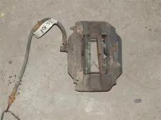 Суппорт передний правый Toyota Land Cruiser (100) 1998-2007 2000 4773060080 4.2 D 1HDFTV