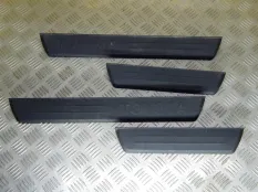 Накладка на порог Toyota Hilux (2015-2021) 2016 2.4 D 2GDFTV