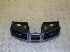 Дефлектор обдува салона Nissan Navara (D23) 2014-2021 2016 687514KJ2A 2.3 D YS23DDTT