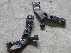 Рычаг передний правый Toyota Rav 4 (XA30) (2005-2014) 2009 4806842051 2.2 D 2ADFHV