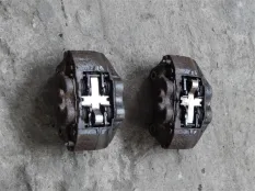 Суппорт передний правый Toyota Hilux (2005-2015) 2009 477300K061 2.5 D 2KDFTV