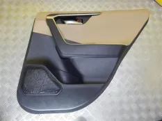 Обшивка двери задняя правая Toyota Rav 4 (XA50) (2018-н.в.) 2020 6763042640C3 2.5 A25AFXS GIBRID