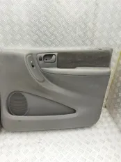 Обшивка двери передняя правая Chrysler Voyager IV (2000-2007) 2005 2.4 I EDZ
