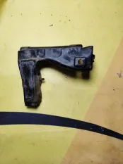 Крепление бампера Toyota Tundra II (2006-2022) 2008 5.7 I 3URFE