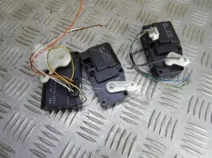 Моторчик заслонки печки Mitsubishi L200 (2006-2015) 2008 2.5 D 4D56