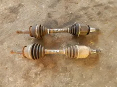 Полуось передняя правая (приводной вал, ШРУС) Nissan Navara (D40) 2004-2015 2008 39100EB300 2.5 D YD25DDTI