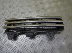 Решетка в бампер правая Toyota Land Cruiser 200 (2008-2021) 2009