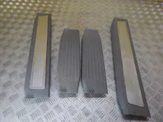 Накладка на порог Toyota Hilux (2005-2015) 2007 3.0 D 1KDFTV