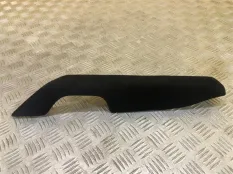 Накладка (кузов внутри) Toyota Hilux (2015-2021) 2021 2.4 D 2GDFTV