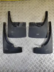 Брызговик передний правый Nissan Navara (D40) 2004-2015 2005 2.5 D YD25DDTI