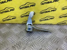 Петля борта Toyota Tundra II (2006-2022) 2010 661100C020