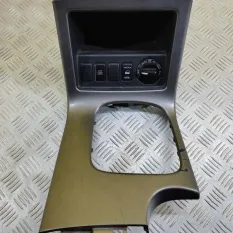Консоль салона (кулисная часть) Nissan Pathfinder (R51M) 2004-2013 2007 ВНЕДОРОЖНИК 2.5 D YD25DDTI