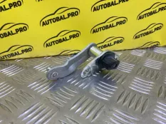 Петля борта Toyota Tundra II (2006-2022) 2010 661020C021