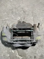Суппорт передний правый Toyota Hilux (2015-2021) 2020 2.4 D 2GDFTV