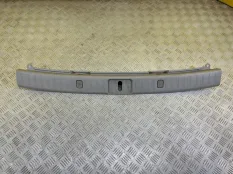 Накладка на замок багажника Lexus RX 330 (U3) II (2003-2006) 2004 583870E010 3.3 I 3MZFE
