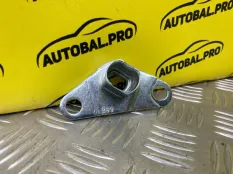 Петля борта Toyota Tundra II (2006-2022) 2010 661010C020