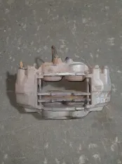 Суппорт передний левый Toyota Hilux (2005-2015) 2014 3.0 D 1KDFTV
