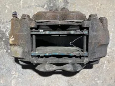 Суппорт передний левый Toyota Land Cruiser Prado 150 (2009-2023) 2012 2.7 I 2TRFE