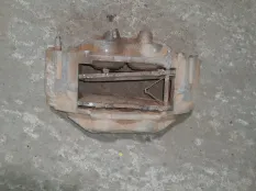 Суппорт передний правый Toyota Hilux (2005-2015) 2012 3.0 D 1KDFTV