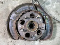 Кулак задний правый Lexus RX 330 (U3) II (2003-2006) 2004 3.3 I 3MZFE