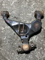 Рычаг передний нижний левый Toyota Hilux (2005-2015) 2015 JB0971637 3.0 D 1KDFTV