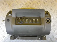 Консоль центральная Nissan Navara (D40) 2004-2015 2007 68246EB30C ПИКАП 2.5 D YD25DDTI
