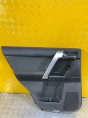 Обшивка двери задняя левая Toyota Land Cruiser Prado 150 (2009-2023) 2012 67776X1M03 ВНЕДОРОЖНИК 3.0 D 1KDFTV